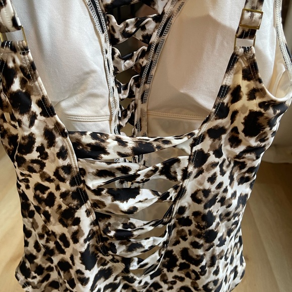 Bleu By Rod Beattie Lace Down One-Piece Swimsuit in Animal Print SZ 8 - Picture 3 of 6